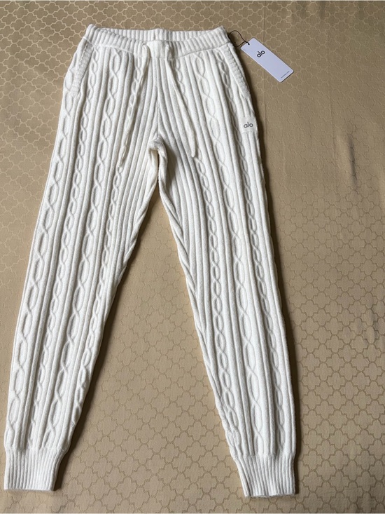 ALO Yoga Pants - NWT ALO Yoga White Cable Knit Winter Bliss Pant Jogger Sweatpant Size Large